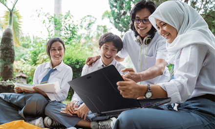 Revolusi Electronic Learning & Digitalisasi Pendidikan Di Indonesia