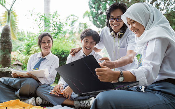 Revolusi Electronic Learning & Digitalisasi Pendidikan Di Indonesia