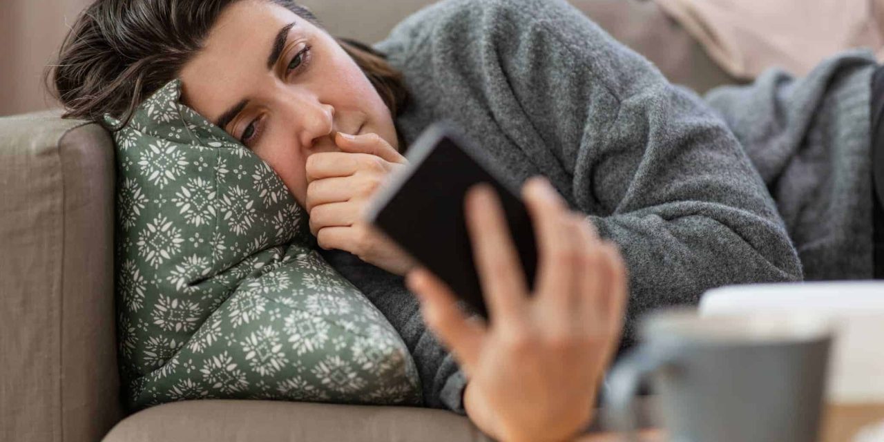 Fenomena Doomscrolling: Tidak Berhenti Menggulir Layar Medsos