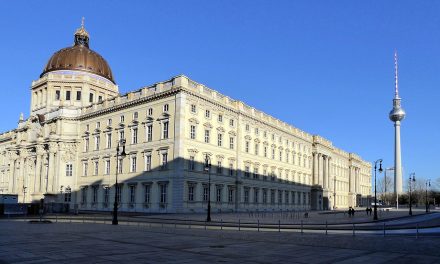 Berlin Mulai Program Bayar Turis Yang Bantu Memungut Sampah