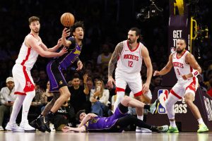Houston Rockets Bungkam LA Lakers 99-93 Di Game 5