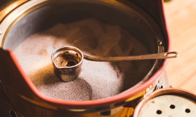 Tren Turkish Coffee: Ritual Memasak Di Atas Pasir Panas