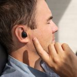 Bahaya Infeksi Jamur Serius Akibat Tidur Pakai Earphone Nirkabel