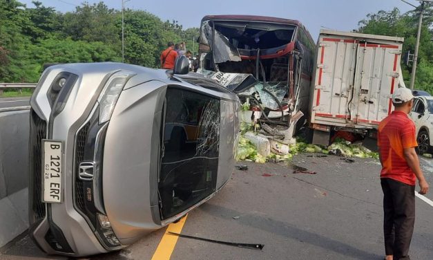 Tabrakan Beruntun Di Tol Cipularang KM 92 Macetkan Arah Jakarta