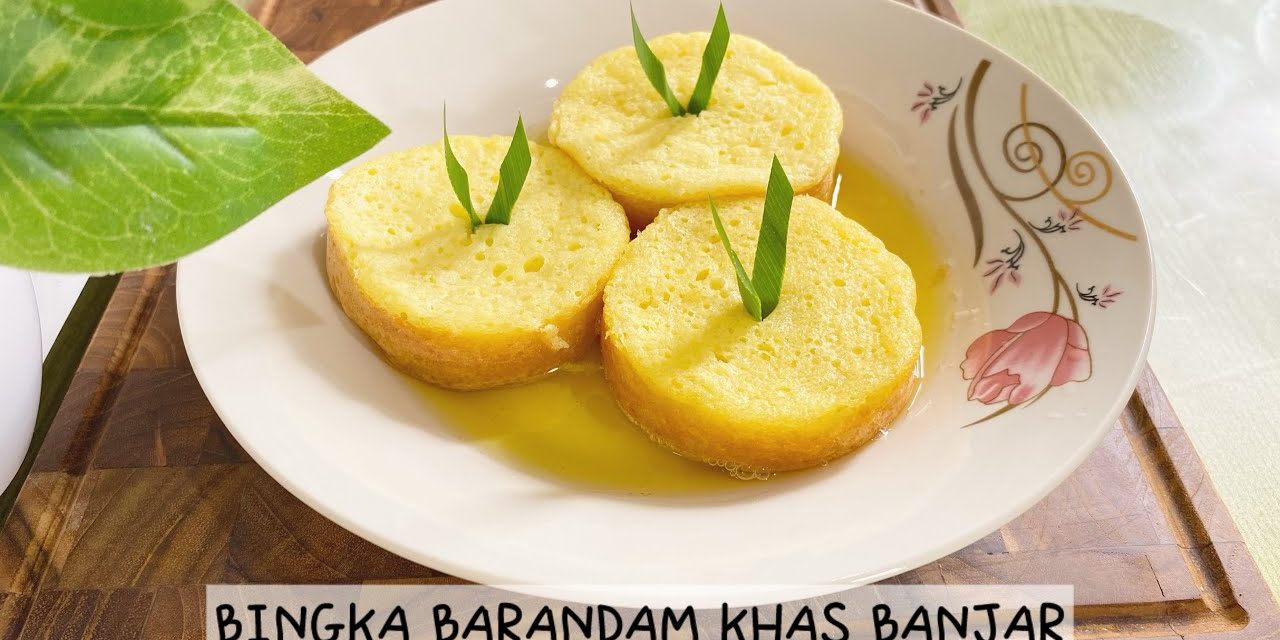 Bingka Barandam Banjar: Kue Basah Yang Disiram Kuah Gula