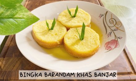 Bingka Barandam Banjar: Kue Basah Yang Disiram Kuah Gula