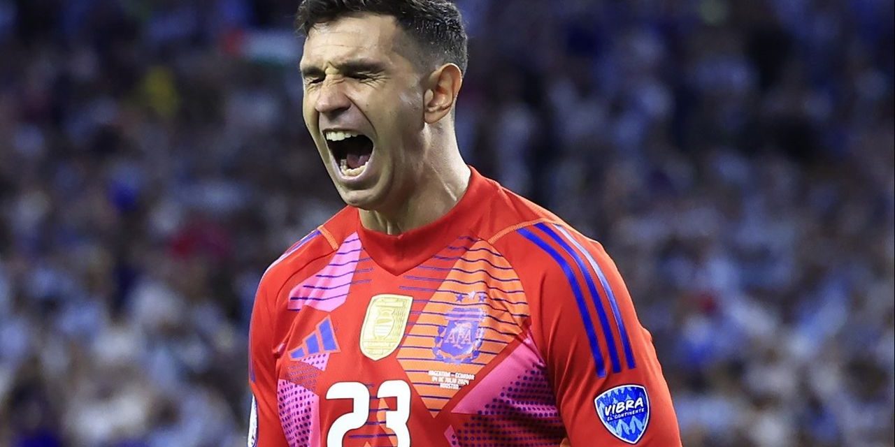 Emi Martinez Kembali Jadi Pahlawan Penyelamat Argentina