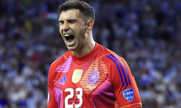 Emi Martinez Kembali Jadi Pahlawan Penyelamat Argentina