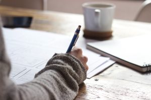 Manfaat Menulis Surat Untuk Diri Sendiri Ampuh Atasi Depresi