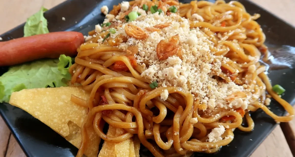 Mie Kober Khas Malang: Dengan Taburan Ayam Dan Pangsit