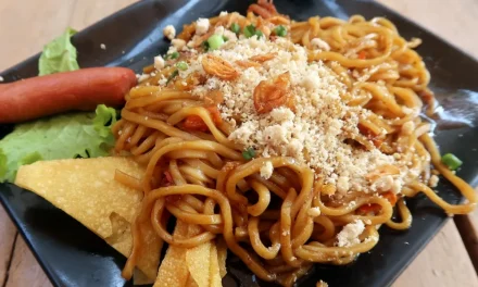 Mie Kober Khas Malang: Dengan Taburan Ayam Dan Pangsit