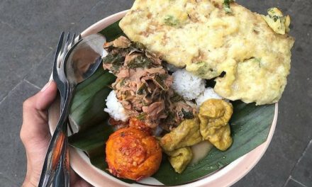 Nasi Penggel Khas Kebumen: Kepal Bulat Lauk Kikil Dan Nangka