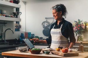 Kenali Mindful Cooking, Tren Olah Makanan Mentah Jadi Self-Care