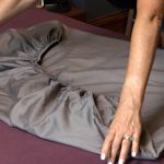 Hack Merapikan Seprai Karet (Fitted Sheet) Yang Sukar Dilipat