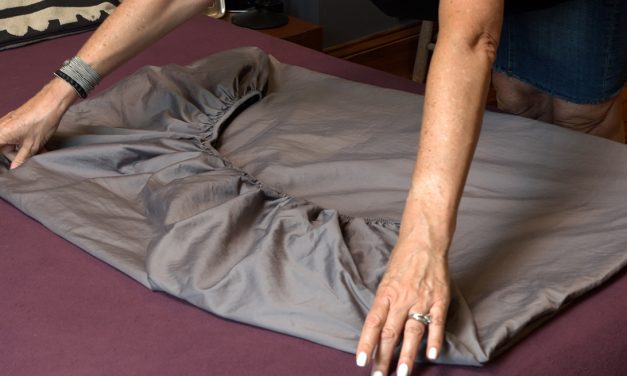 Hack Merapikan Seprai Karet (Fitted Sheet) Yang Sukar Dilipat