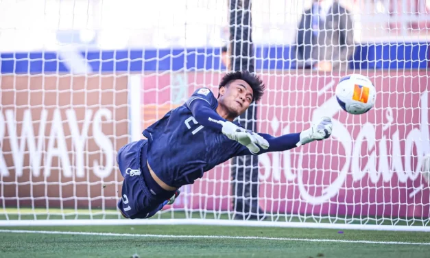 Kiper Ernando Ari Lakukan Penyelamatan Krusial Untuk Persebaya